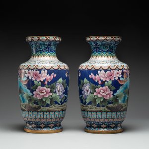 A pair of Chinese cloisonné vases with birds among flowering branches, 20th C. — photo 4