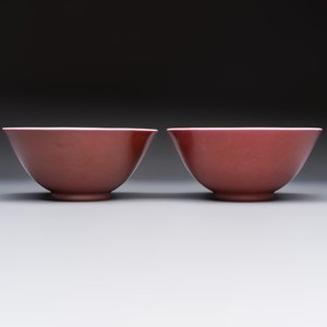 A pair of Chinese copper-red glazed bowls, Guangxu mark and of the period — 照片 1