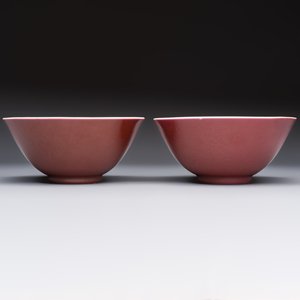 A pair of Chinese copper-red glazed bowls, Guangxu mark and of the period — 照片 2