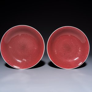 A pair of Chinese copper-red-glazed plates, Qianlong mark and of the period — 照片 1