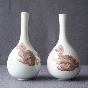 A pair of Chinese copper red 'mythical beasts' vases, Kangxi — photo 8