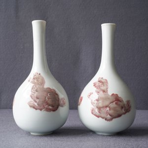A pair of Chinese copper red 'mythical beasts' vases, Kangxi — photo 9
