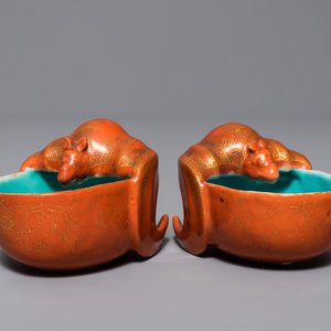 A pair of Chinese coral ground bat-shaped brush washers, 18/19th C. — photo 1
