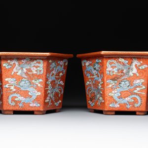 A pair of Chinese coral-red-ground 'dragon and phoenix' jardinières, Qianlong mark, 19th C. — foto 3