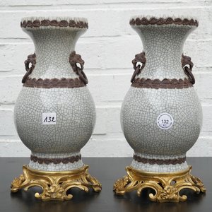 A pair of Chinese crackle glaze vases on bronze mounts, 19th C. — photo 13
