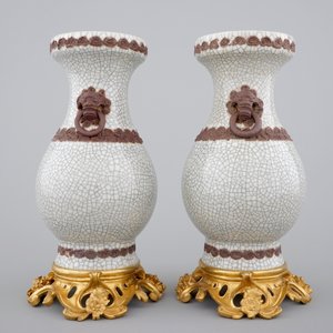 A pair of Chinese crackle glaze vases on bronze mounts, 19th C. — photo 2