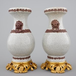 A pair of Chinese crackle glaze vases on bronze mounts, 19th C. — photo 4