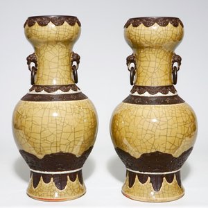 A pair of Chinese crackle glazed café au lait ground Nanking vases, 19th C. — photo 3