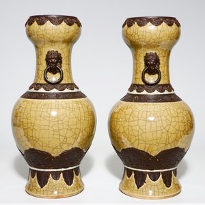 A pair of Chinese crackle glazed café au lait ground Nanking vases, 19th C. — photo 4