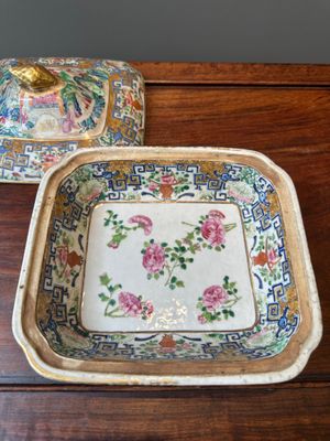 A pair of Chinese 'CSM' monogrammed Canton famille rose tureens and covers, 19th C. — photo 12