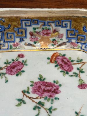 A pair of Chinese 'CSM' monogrammed Canton famille rose tureens and covers, 19th C. — photo 33