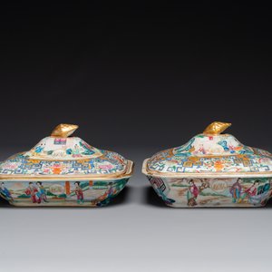 A pair of Chinese 'CSM' monogrammed Canton famille rose tureens and covers, 19th C. — photo 1