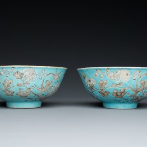 A pair of Chinese 'Da Ya Zhai 大雅齋' turquoise-ground grisaille bowls, Yong Qing Chang Chun 永慶長春 mark, Guangxu — photo 4