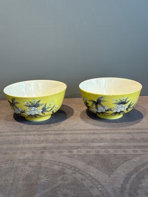 A pair of Chinese 'Da Ya Zhai 大雅齋' yellow-ground grisaille bowls, Yong Qing Chang Chun 永慶長春 mark, 20th C. — photo 3