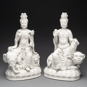 A pair of Chinese Dehua blanc de Chine Bodhisattvas seated on an elephant and a Buddhist lion, 20th C. — 照片 1