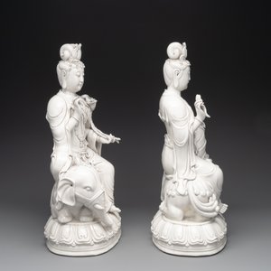 A pair of Chinese Dehua blanc de Chine Bodhisattvas seated on an elephant and a Buddhist lion, 20th C. — 照片 5