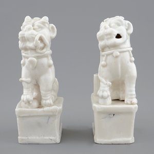 A pair of Chinese Dehua blanc de Chine buddhist lion joss stick holders, 18/19th C. — photo 2