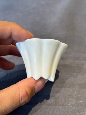 A pair of Chinese Dehua blanc de Chine flower-shaped cups, Kangxi — photo 5