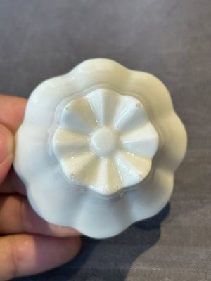 A pair of Chinese Dehua blanc de Chine flower-shaped cups, Kangxi — foto 7