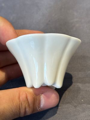 A pair of Chinese Dehua blanc de Chine flower-shaped cups, Kangxi — foto 9