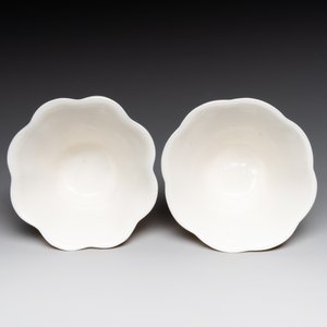 A pair of Chinese Dehua blanc de Chine flower-shaped cups, Kangxi — foto 4