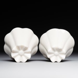 A pair of Chinese Dehua blanc de Chine flower-shaped cups, Kangxi — foto 5