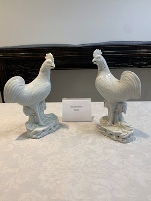 A pair of Chinese Dehua blanc de Chine models of roosters, 18th C. — photo 1