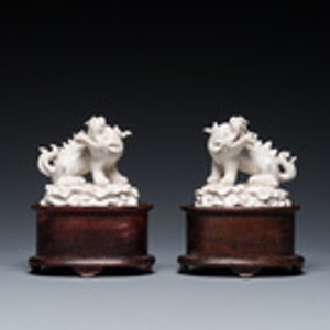 A pair of Chinese Dehua blanc de Chine models of xiezhi, probably Kangxi — 照片 2