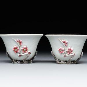 A pair of Chinese Dehua blanc de Chine relief-decorated famille rose 'prunus' cups, 19th C. — photo 1