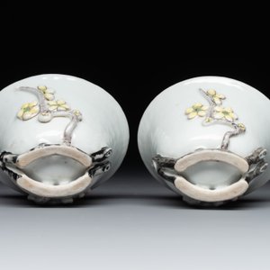 A pair of Chinese Dehua blanc de Chine relief-decorated famille rose 'prunus' cups, 19th C. — photo 6