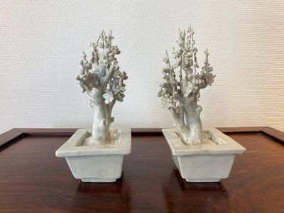 A pair of Chinese Dehua blanc de Chine trees with birds, Kangxi — photo 2