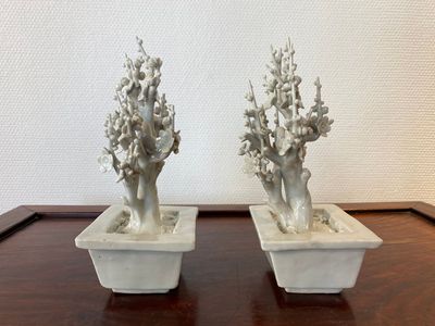 A pair of Chinese Dehua blanc de Chine trees with birds, Kangxi — photo 4