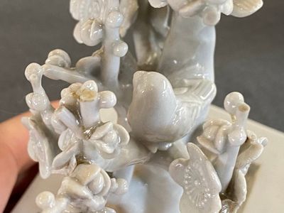 A pair of Chinese Dehua blanc de Chine trees with birds, Kangxi — photo 8
