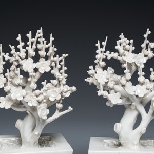 A pair of Chinese Dehua blanc de Chine trees with birds, Kangxi — photo 6