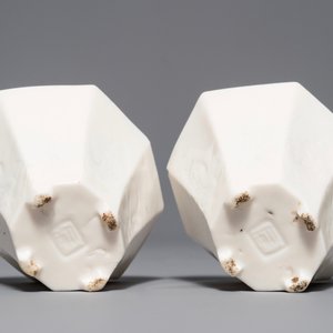 A pair of Chinese Dehua blanc de Chine wine cups with anhua design of horses, Transitional period — photo 7