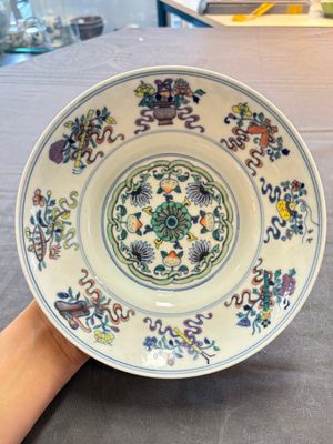 A pair of Chinese doucai 'anbaxian 暗八仙' plates, Xianfeng mark and of the period — photo 1