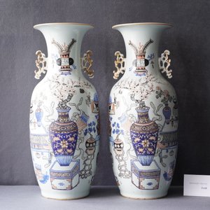 A pair of Chinese doucai 'antiquities' vases, 19/20th C. — 照片 7