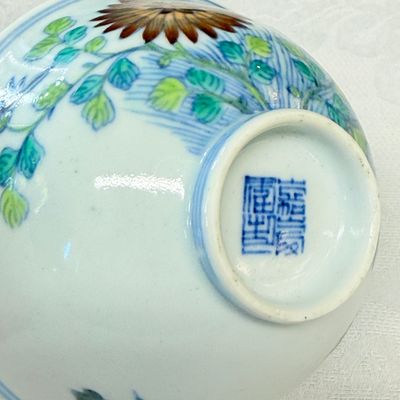 A pair of Chinese doucai bowls with floral design — photo 23