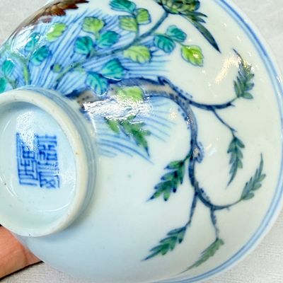 A pair of Chinese doucai bowls with floral design — photo 25