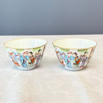 A pair of Chinese doucai bowls with floral design — photo 26