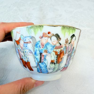 A pair of Chinese doucai bowls with floral design — photo 27