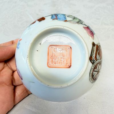 A pair of Chinese doucai bowls with floral design — photo 32