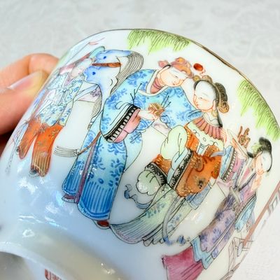 A pair of Chinese doucai bowls with floral design — photo 35