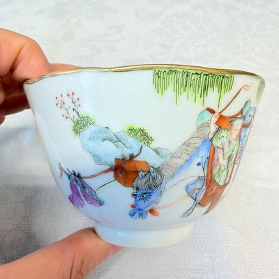 A pair of Chinese doucai bowls with floral design — photo 40
