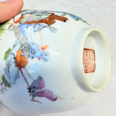 A pair of Chinese doucai bowls with floral design — photo 44