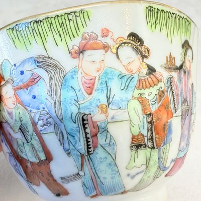 A pair of Chinese doucai bowls with floral design — photo 47