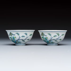 A pair of Chinese doucai bowls with floral design — photo 3