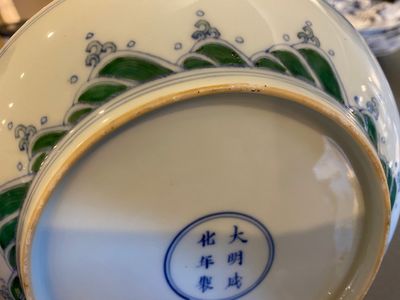 A pair of Chinese doucai 'dragon' plates, Chenghua mark, Kangxi — 照片 8