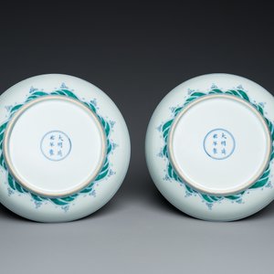 A pair of Chinese doucai 'dragon' plates, Chenghua mark, Kangxi — 照片 3