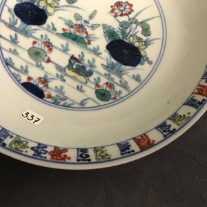 A pair of Chinese doucai 'ducks and lotus pond' plates, Chenghua mark, 18th C. — photo 12